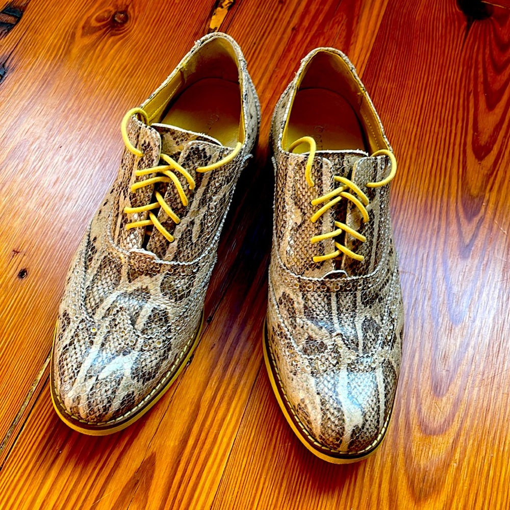 Used but well taken care of Cole Haan size 7.5 wing tipped Oxford.